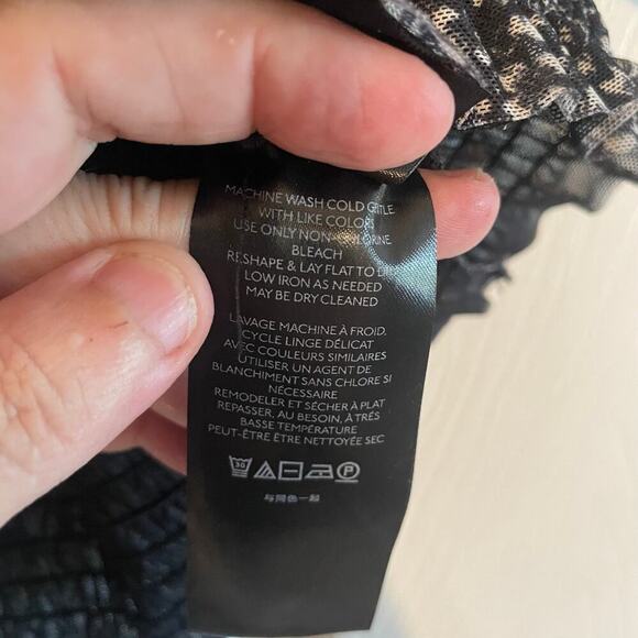 Anthropologie Aurelia Smocked Top size Medium - Picture 14 of 14